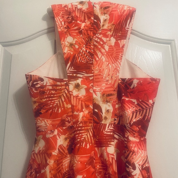 Elliatt Tower Dress, Asymmetrical, Floral Sleeveless Dress, Size Small - Picture 12 of 16